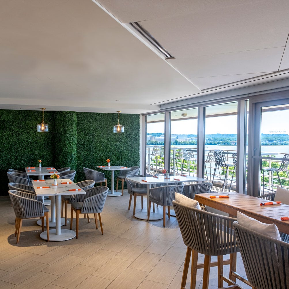 CAFÉ 44, Alexandria, VA — JANUS et Cie