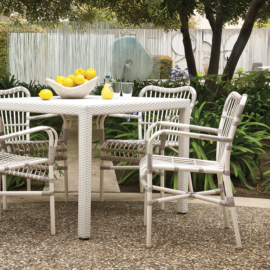 lucyアームチェア LUCY STACKABLE ARMCHAIR - JANUS et Cie